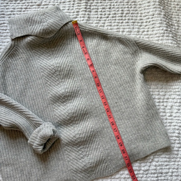 Nordstrom Collection Cashmere Gray Boxy Cropped Turtleneck Sweater Size XL - Picture 6 of 9